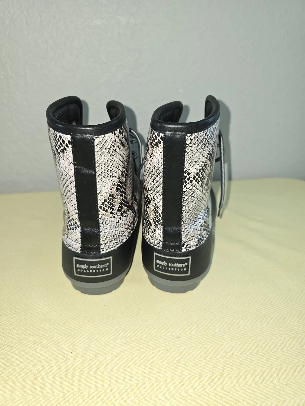 Simply Southern Snakeskin Print Duck Boots – Black & Cream Size 8